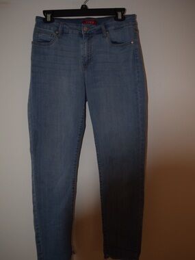 GUESS Los Angeles Women’s Size 30 Light  Blue Wash Stretch Jeans Frayed Hem
